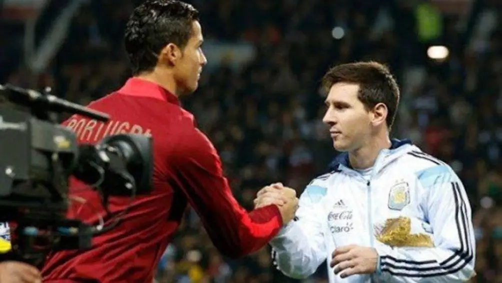 Cristiano Ronaldo y Messi durante un partido de sus selecciones | AP