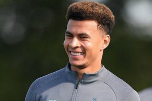 Dele Alli fue captado con su novia disfrutando en las playas de Grecia