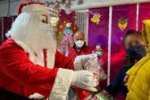 Santa Claus visitó Centro de Reinserción Social de Santa Martha Acatitla para dar regalos a niños