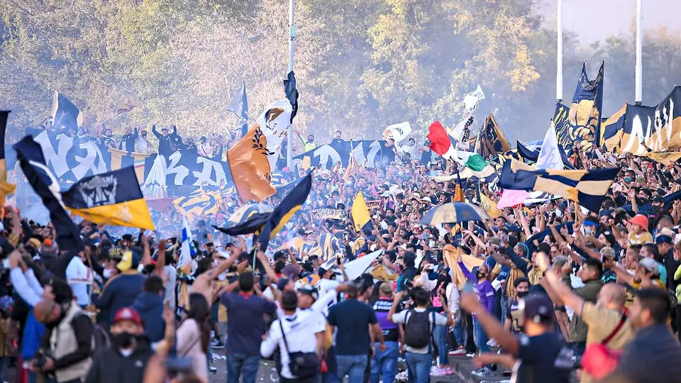 Pumas: Aficionados mostraron su apoyo en el hotel de concentración