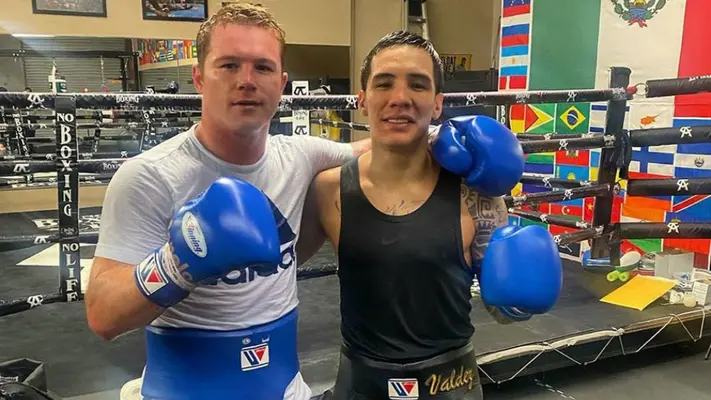 Video: Óscar Valdez 'presumió' clases de box con Canelo Álvarez