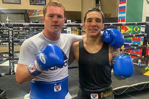 Video: Óscar Valdez 'presumió' clases de box con Canelo Álvarez