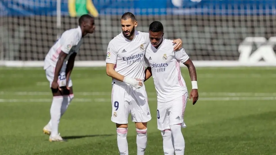 Karim Benzema tras polémica con Vinicius: "Mientras los perros ladran, el nueve pasa"