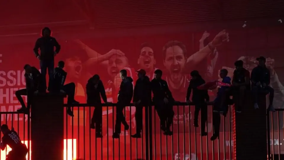 Liverpool: Afición de los Reds volvieron a celebrar título de Premier sin medidas sanitarias
