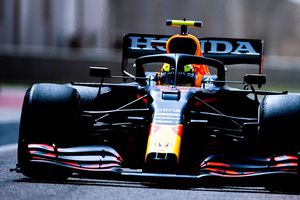 Checo Pérez marcó el mejor tiempo en sesión de pruebas en Bahrein