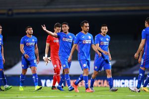 Video: Aficionado de Cruz Azul quemó su playera tras remontada ante Pumas