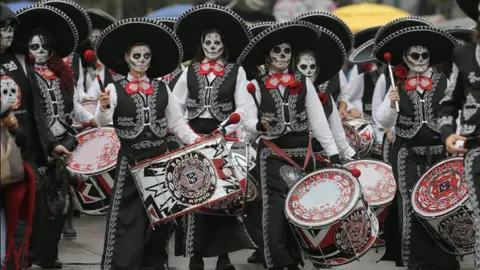 Sheinbaum reveló que la celebración por el Día de Muertos será virtual en CDMX