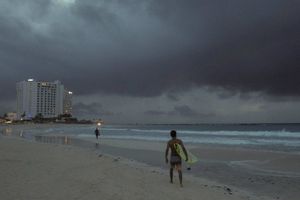 Zeta: Alcanzó categoría de huracán y avanza hacia la Península de Yucatán