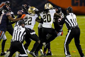 Video: Javon Wims 'perdió la cabeza' y dio puñetazo a rival en el Bears vs Saints
