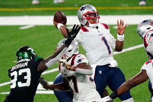 LeBron James felicitó a Cam Newton por su desempeño ante Jets