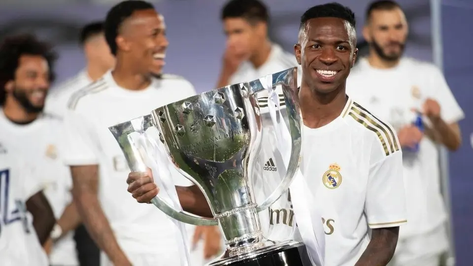 Real Madrid: Vinícius Jr. 'cantó' el himno de la Décima tras ganar LaLiga