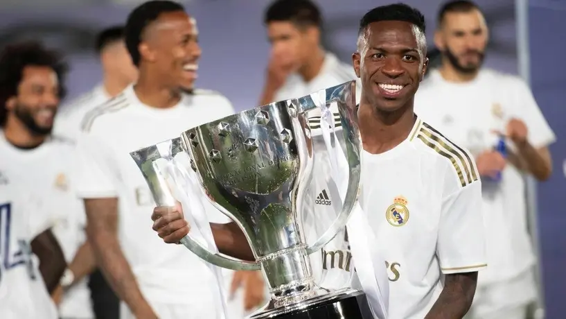 Real Madrid: Vinícius Jr. 'cantó' el himno de la Décima tras ganar LaLiga