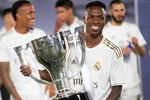 Real Madrid: Vinícius Jr. 'cantó' el himno de la Décima tras ganar LaLiga