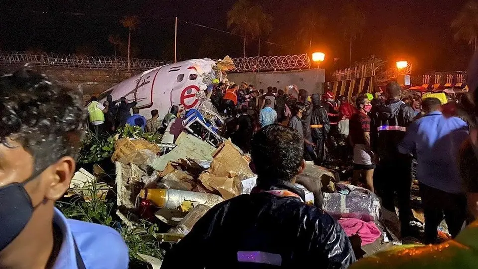 India: Avión con 190 pasajeros se estrelló durante aterrizaje; reportan 16 muertes