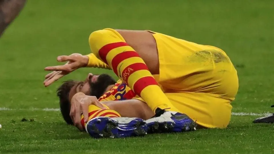 Barcelona: Gerard Piqué sufrió escalofriante lesión en la rodilla en el duelo vs Atlético de Madrid