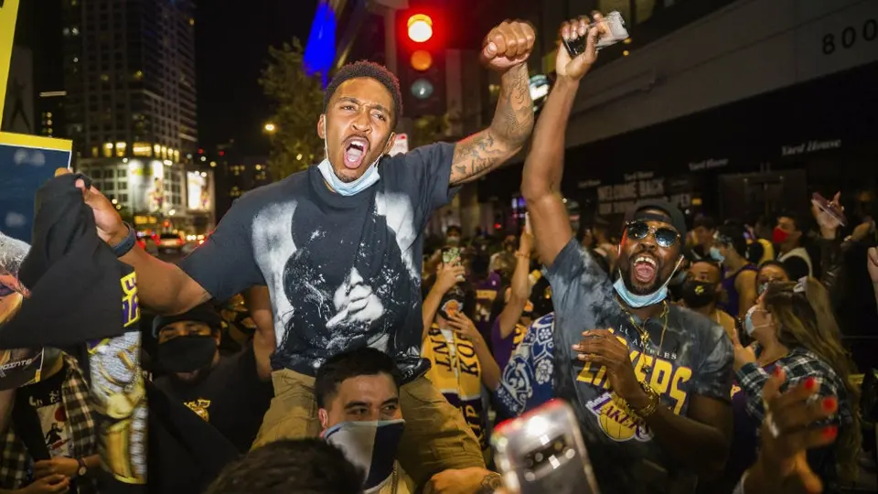 Funcionaria de salud de EU cree que fans de Dodgers y Lakers han aumentado casos de Covid-19