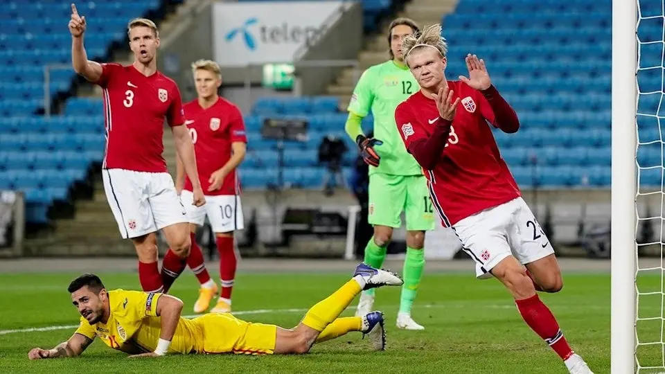 Haaland anotó un hat trick en goleada de Noruega sobre Rumanía