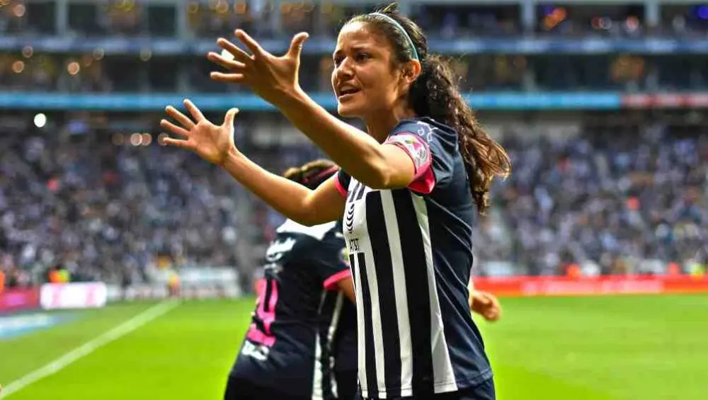 Rebeca Bernal en acción en el Clásico Regio | IMAGO7