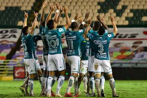 León respondió a crítica de Ricardo Puig por meme del 'ratero de combi'