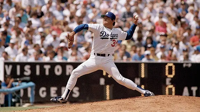 Fernando Valenzuela, en un lanzamiento con los Dodgers