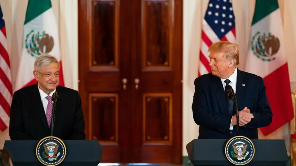 AMLO y Donald Trump intercambiaron bats de beisbol en encuentro en Estados Unidos