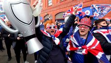 Rangers: Aficionados se burlaron del Celtic con enorme pancarta tras coronarse en Escocia