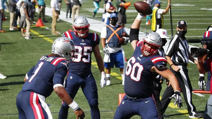 NFL: Cam Newton comandó victoria de New England sobre Miami en la era post-Brady