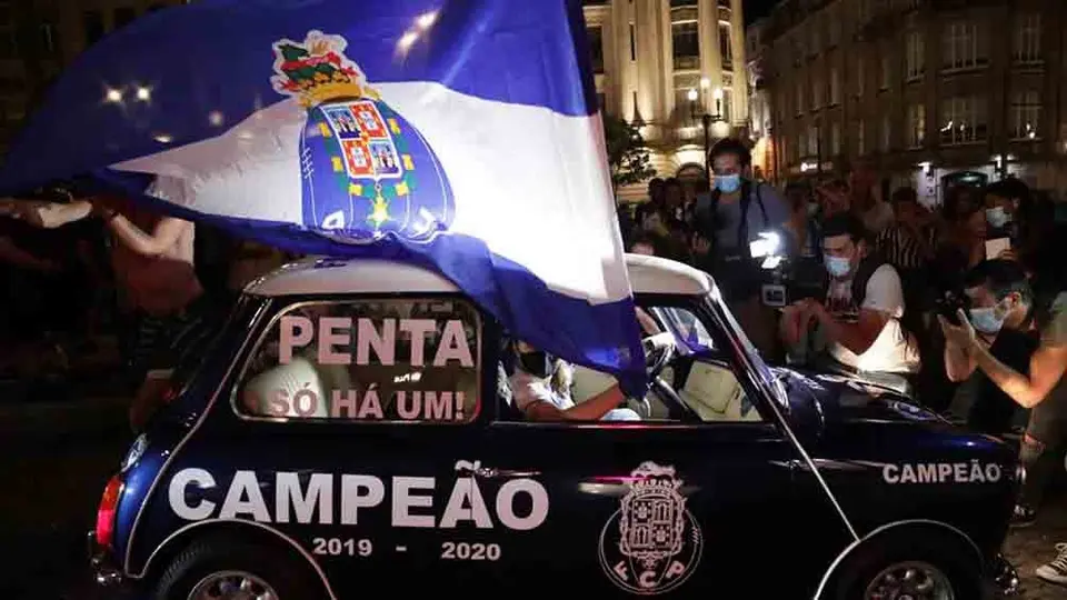 Porto: Afición de los Dragones salió a celebrar el campeonato a pesar del Covid-19