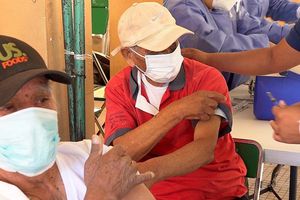 Covid-19: Dos mujeres de más de cien años fueron vacunadas contra coronavirus
