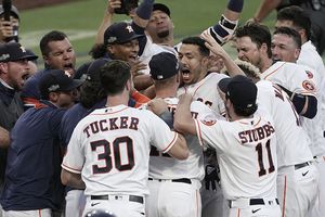 Playoffs MLB: Astros sigue con vida tras cerrada victoria sobre Rays