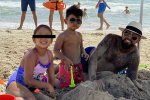 Arturo Vidal: Hijos del jugador del Barcelona le pintaron la cabeza