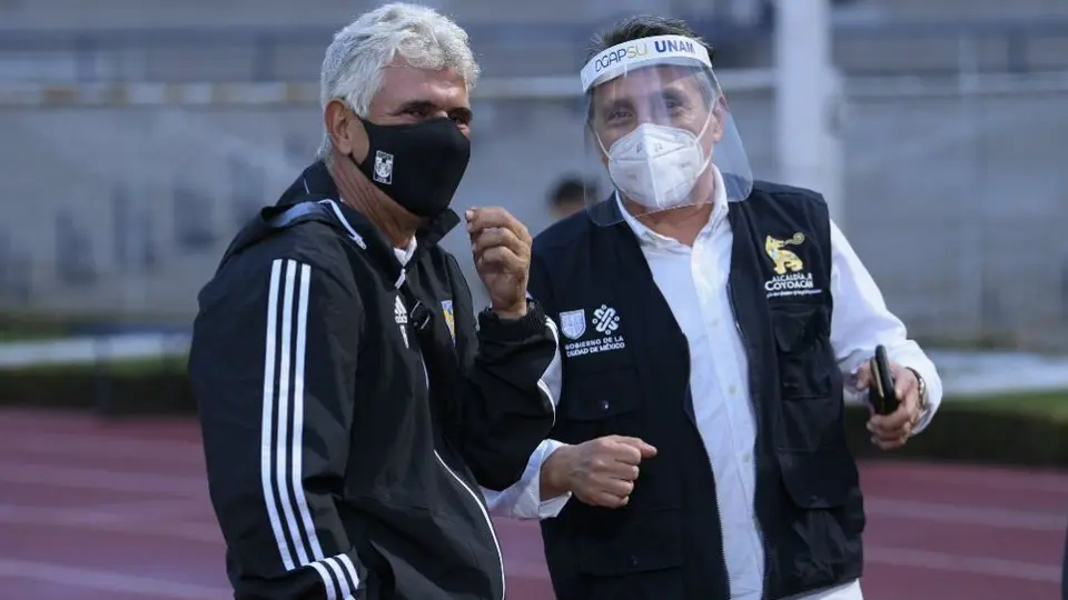 Ricardo Ferretti y Manuel Negrete se reencontraron en la cancha de CU