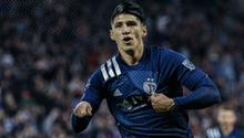 Alan Pulido: El delantero de Kansas City respondió críticas de AMLO por altos salarios de deportistas