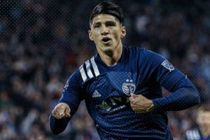 Alan Pulido: El delantero de Kansas City respondió críticas de AMLO por altos salarios de deportistas