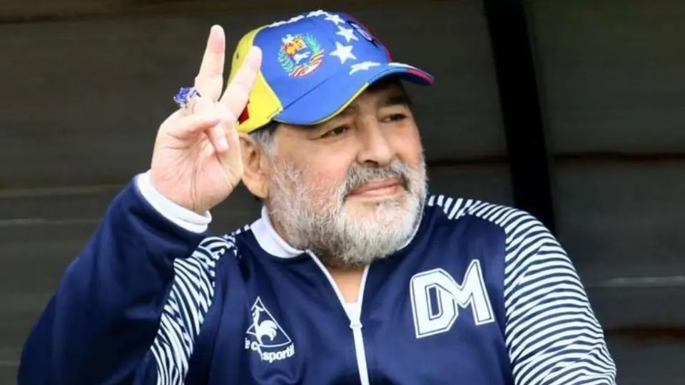 Maradona: El Pelusa insiste en dejar en el hospital; médico se rehúsa
