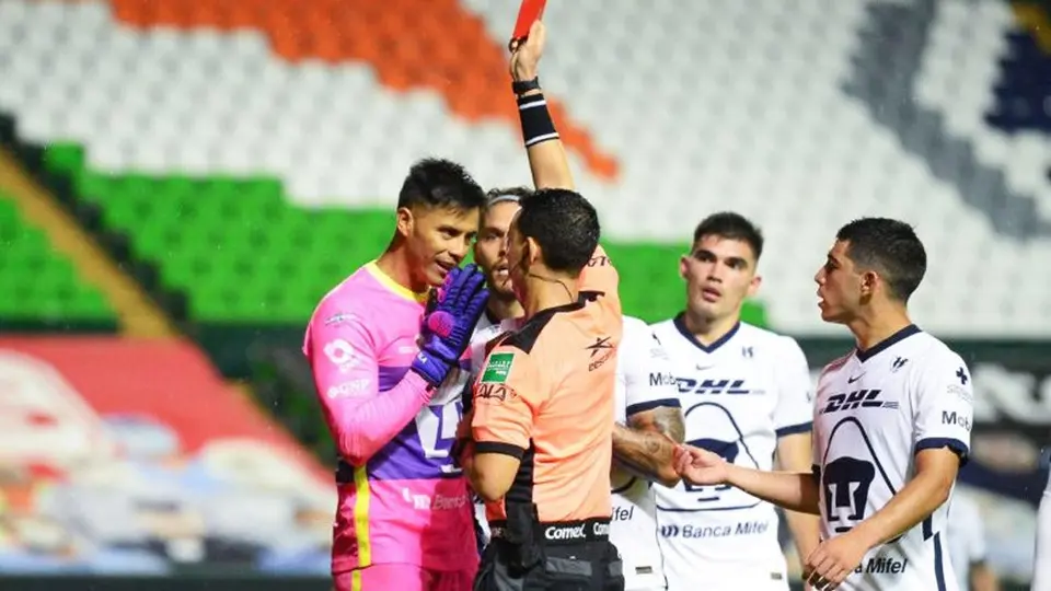 Pumas vs Chivas: Talavera, sin preocupación de que César Ramos sea el silbante del juego