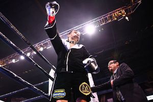 Perro Angulo, con el título supermediano de la FIB en la mira