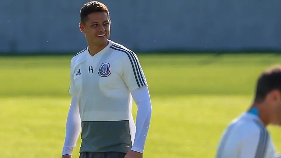 Chicharito Hernández: Se entrena con la playera de JC Osorio 'Cero excusas'