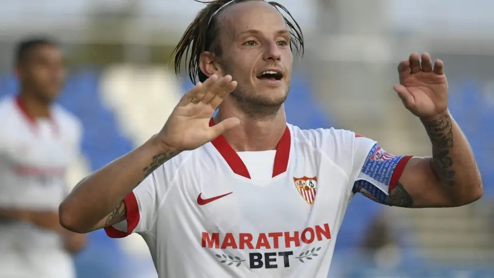 Sevilla: Ivan Rakitic heredó el número '10' de Éver Banega
