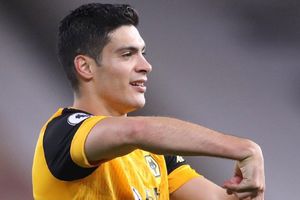 Raúl Jiménez recibió una nueva máscara de parte de Cinta de Oro