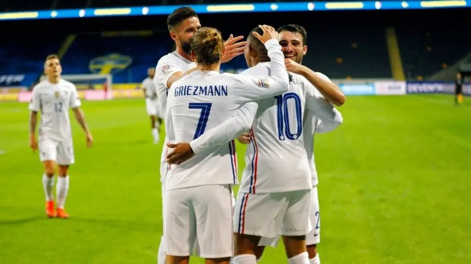 Mbappé le dio la victoria a Francia sobre Suecia en la Nations League