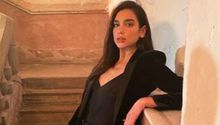 Video: Dua Lipa, 'empujada' por fanática en CDMX