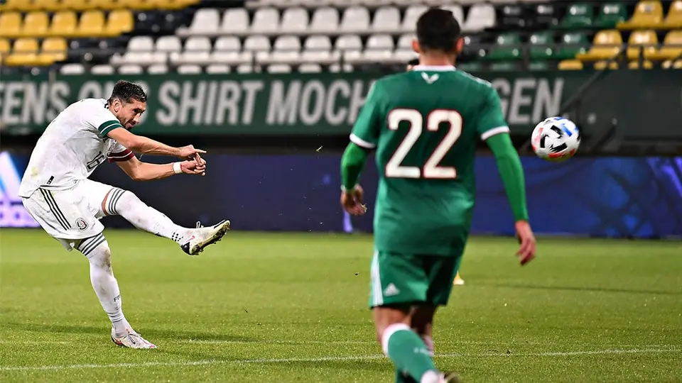 Selección Mexicana: Héctor Herrera firmó golazo ante Ochoa en entrenamiento del Tri