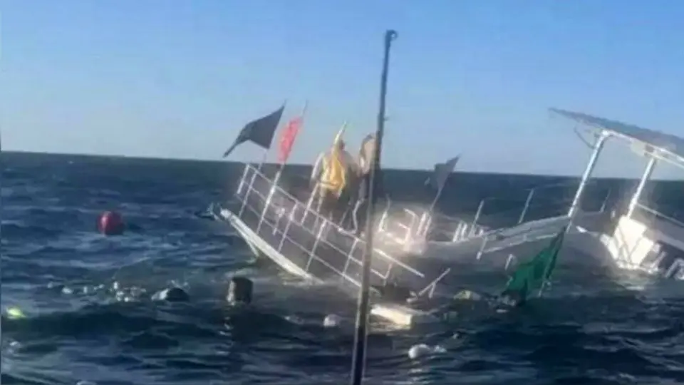 Barco se hundió con 60 turistas en Puerto Vallarta