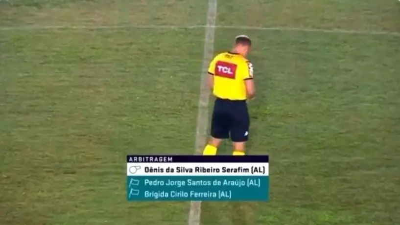 Video: Árbitro en Brasil se orinó a mitad del campo y en pleno partido