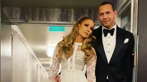 Jennifer López y Alex Rodríguez desmienten haber terminado su noviazgo
