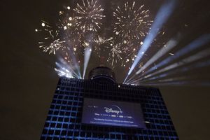 Disney Plus festejó su llegada a México con pirotecnia; vecinos se molestaron