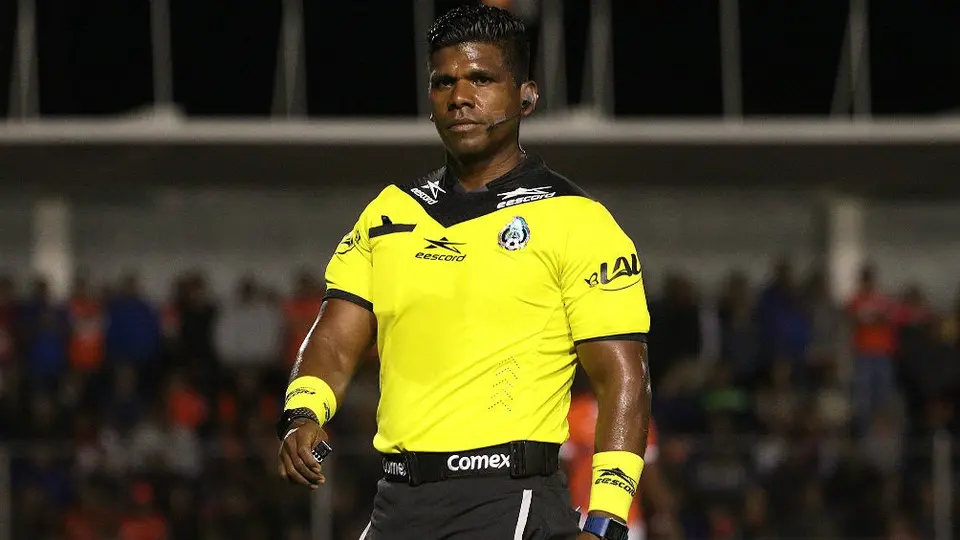 Adalid Maganda: Suspendido por arbitrar un partido amateur sin permiso