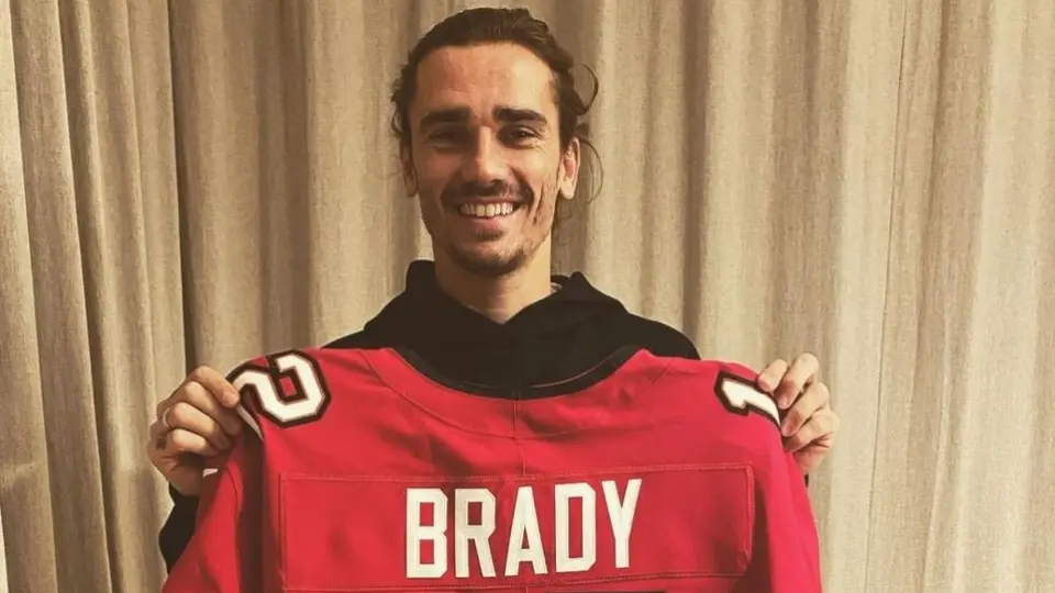 Tom Brady obsequió un jersey firmado a Antoine Griezmann