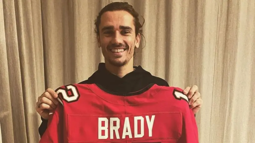 Tom Brady obsequió un jersey firmado a Antoine Griezmann